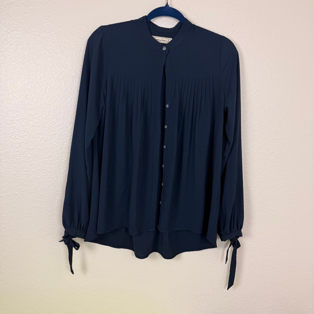 Abercrombie &‎ Fitch Blouse Career Size S Navy Preppy Y2K Pleated Tie Cuff Top
